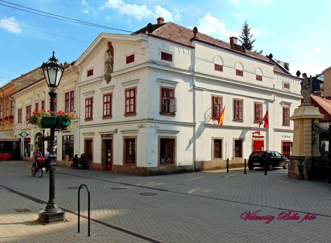 Carlone House Apartment Егер Екстериор снимка