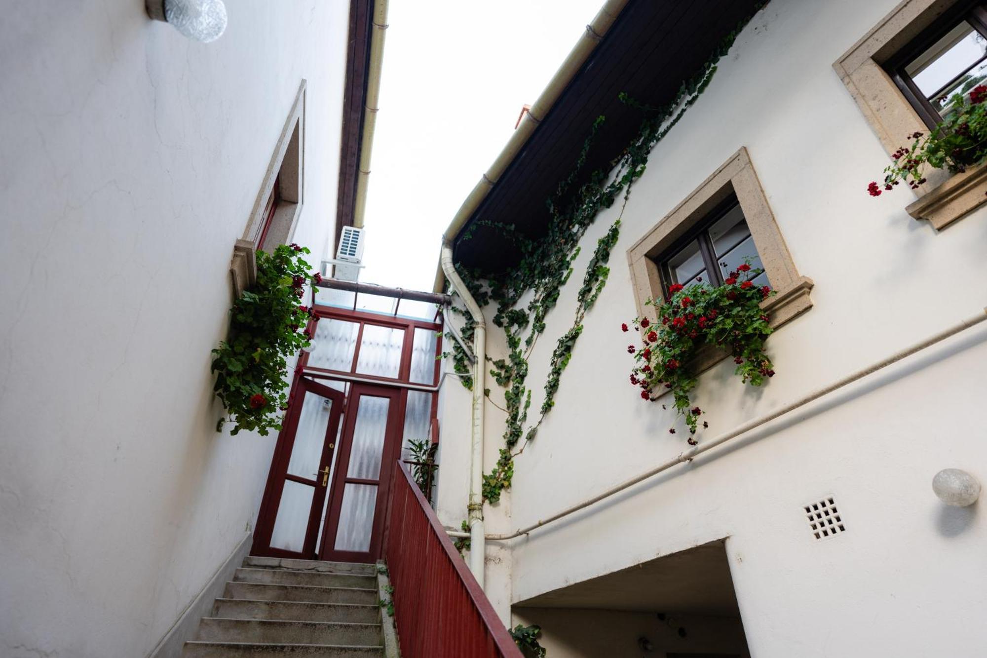 Carlone House Apartment Егер Екстериор снимка